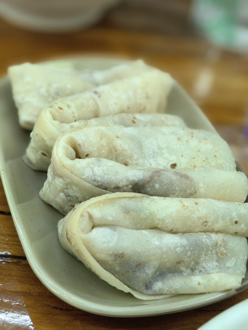 餐饮文化的魅力在于其独特的风味与温馨的氛围，但要真正将这种魅力转化为企业的竞争优势，则需要一套完善的管理策略。